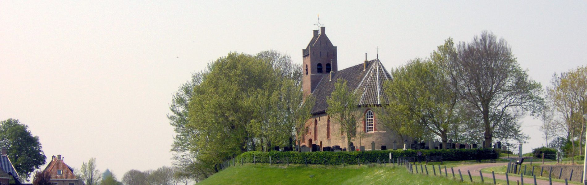 Kerk op terp in Hegebeintum