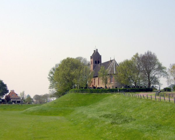 Kerk op terp in Hegebeintum